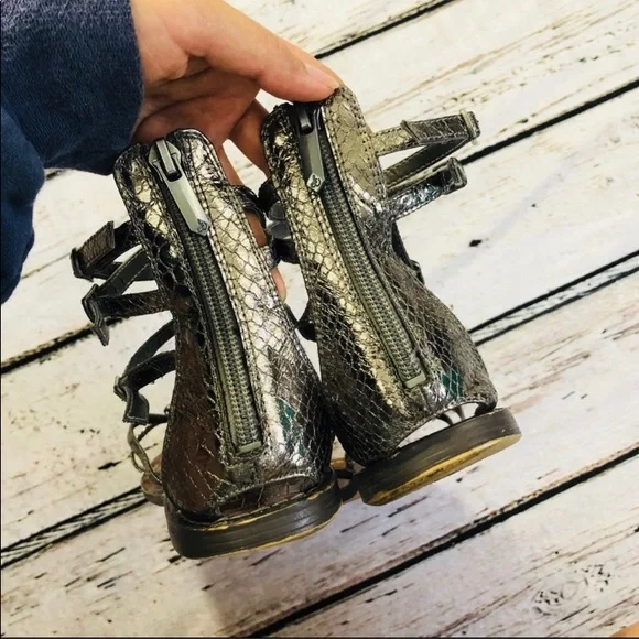 Sam E. Sandals - Picture 3 of 3